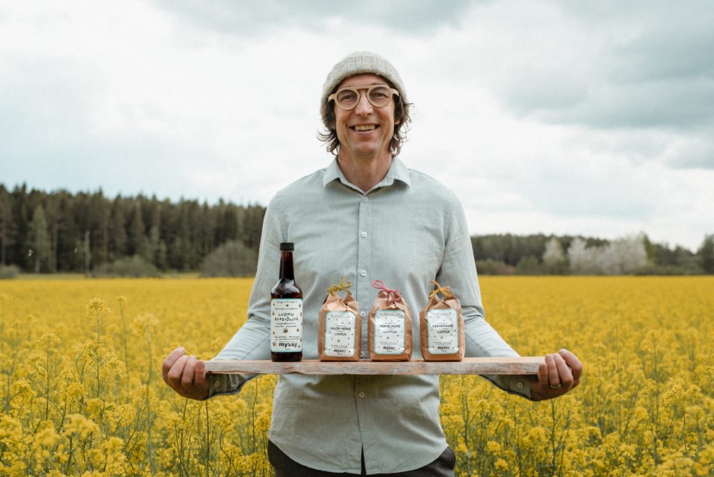 Myssyfarmin repertuaariin kuuluvat myssyjen kudonta ja herneet.